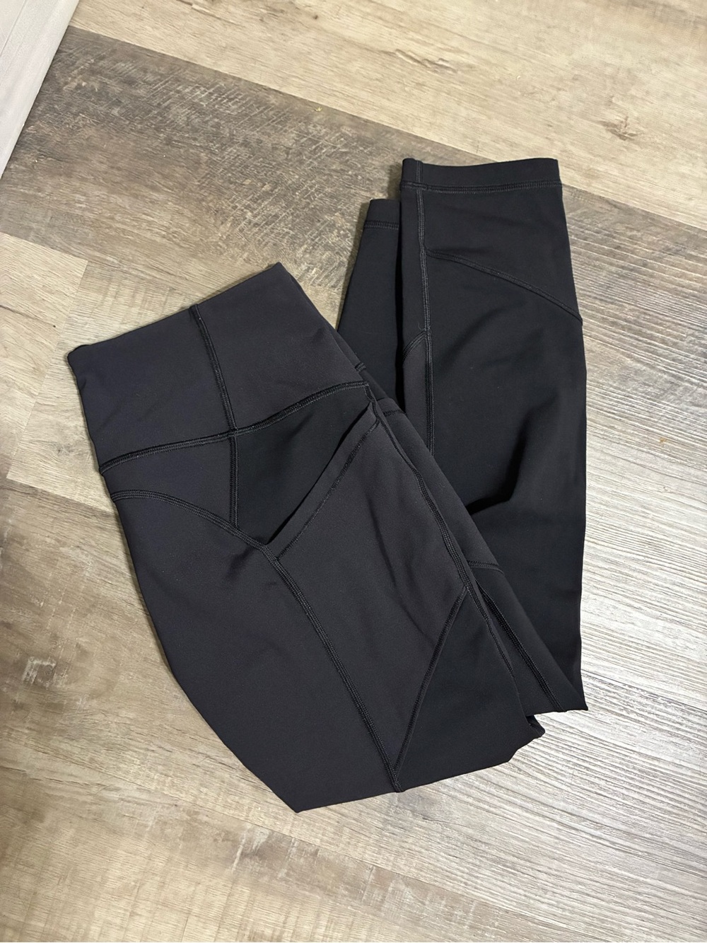 lululemon athletica Size 8 Black Performance Leggings Capris